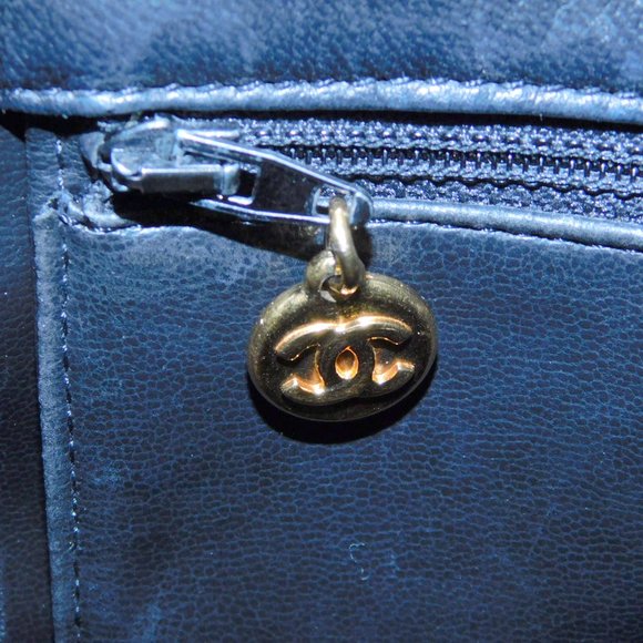 AHH!! CHANEL LAMB SKIN TOTE!!!! GORGEOUS!! - Picture 13 of 13